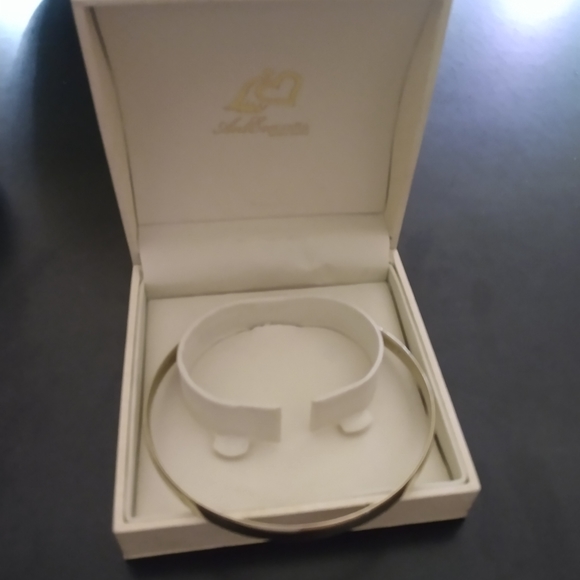 10K Solid gold bangle bracelet - Picture 4 of 6